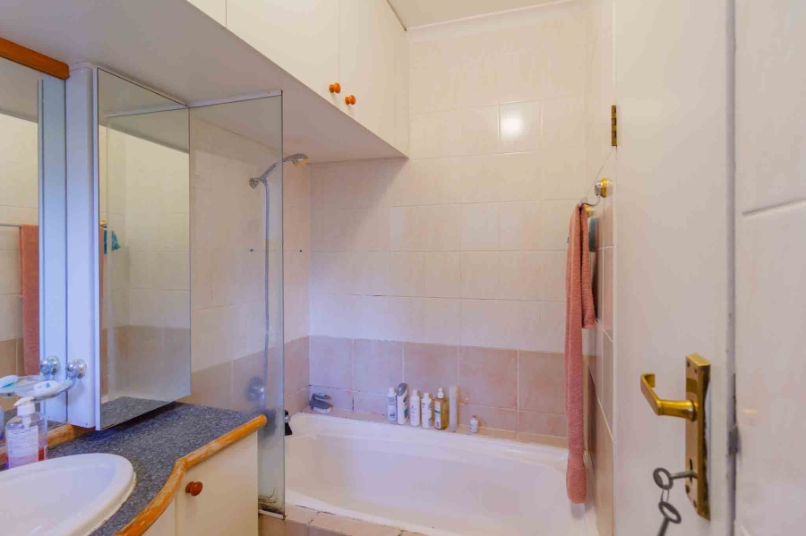 1 Bedroom Property for Sale in Tamboerskloof Western Cape